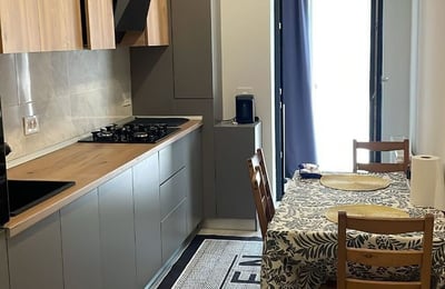 Alquiler de un espacioso apartamento amueblado de 2 habitaciones, 63 m², Constanța, Rumanía